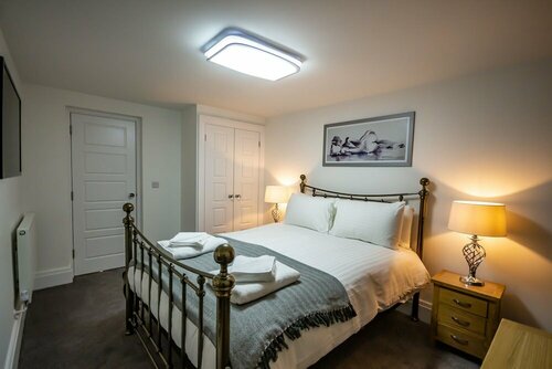 Luxury 2 bed Lower Ground Floor Apartment, Rezervați Apartament Plymouth Devon