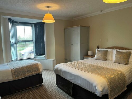 Best Western Mayfield House Hotel, Rezervați Hotel Hoteluri în Gloucestershire cu parcare, Parcare