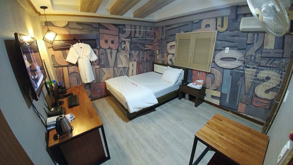 LOL Motel