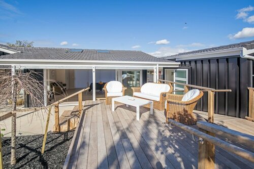 Attitude BnB Ltd, Book Bed and Breakfast Hoteller i Auckland Region med pool, Swimmingpool