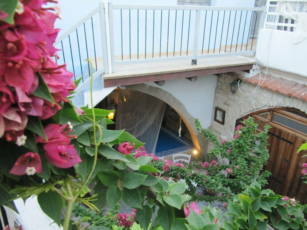 Stratos ArtDeco House