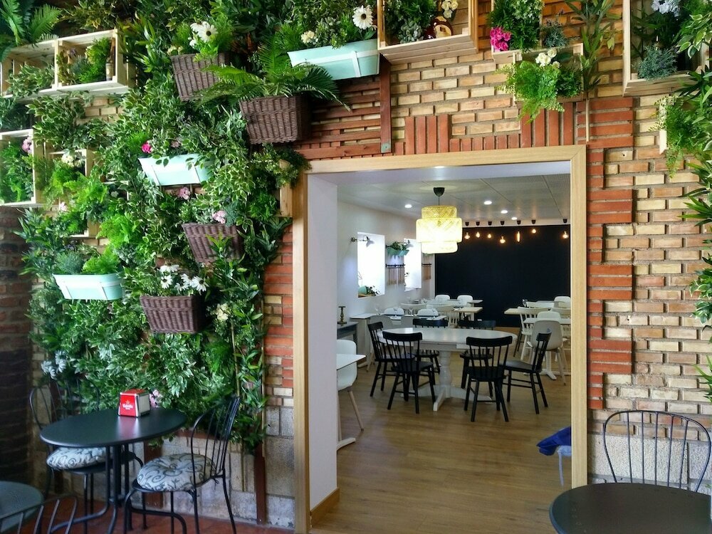 El Portazgo Hostal & Cafetería EN La Cistérniga