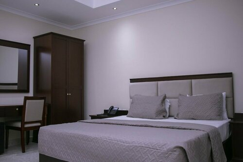Monarch, Book Hotel Hoteller i Greater Accra med parkering, Parkering