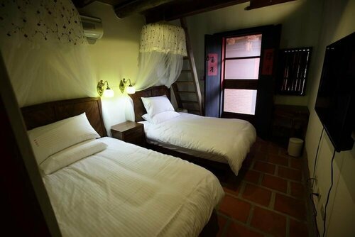 Tomato Red Classical Homestay