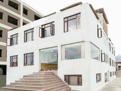 Capital O 29999 Hotel Green Ambition, Забронировать Отель Отели Jammu & Kashmir Ski с парковкой, Парковка