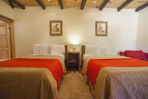 Hotel Adobe & Teja, Забронировать Отель Сан-Кристобаль-де-лас-Касас Чьяпас, рядом с Central Plaza &amp; Park