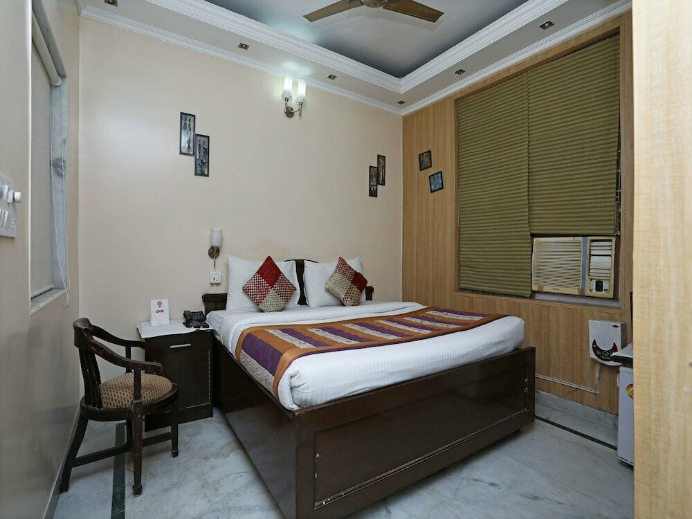 Oyo Hotel Sands Inn Near Bestech Central Square Mall