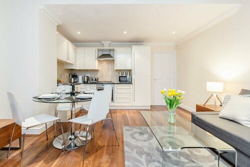 Spectacular Strand Two Bed Apartment, Забронировать Апартаменты/квартира Titsey Суррей
