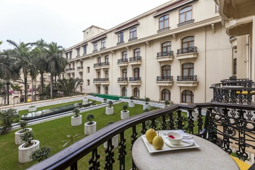 The Oberoi Grand Kolkata, Забронировать Отель Бизнес-отели Калькутты, рядом с United Bank of India, 4* 5*