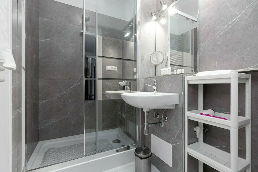 Apartment for 5 People by Renters