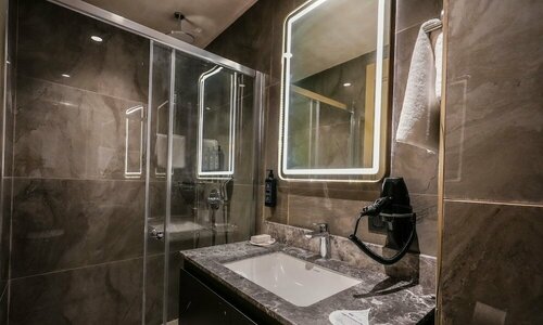 THE NEST HOTEL, Забронировать Отель Отели Стамбула с парковкой, рядом с Шишхане, Парковка