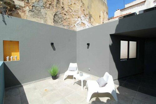 Lovely 1 Bedroom With Patio in Lisbon, Забронировать Отель Отели Лиссабона 3 звезды, рядом с Научный центр Макао, 3*