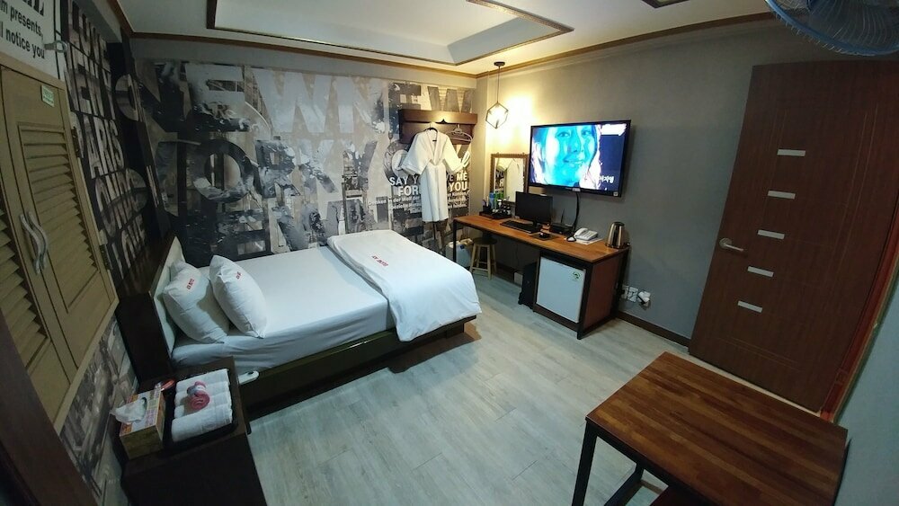 LOL Motel