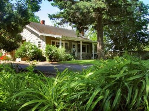 Cottage on Armstrong