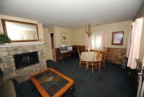 Saddleback Inn, Book Hotel Lake Arrowhead Californien