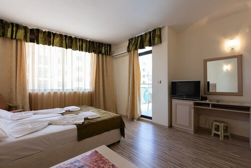 Studio for Family with Kitchenette and Pool view, Забронировать Отель Отели региона Солнечного берега с парковкой, Парковка