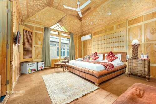 Prince of Kashmir Luxury Houseboat, Забронировать Отель Сринагар Jammu & Kashmir Ski