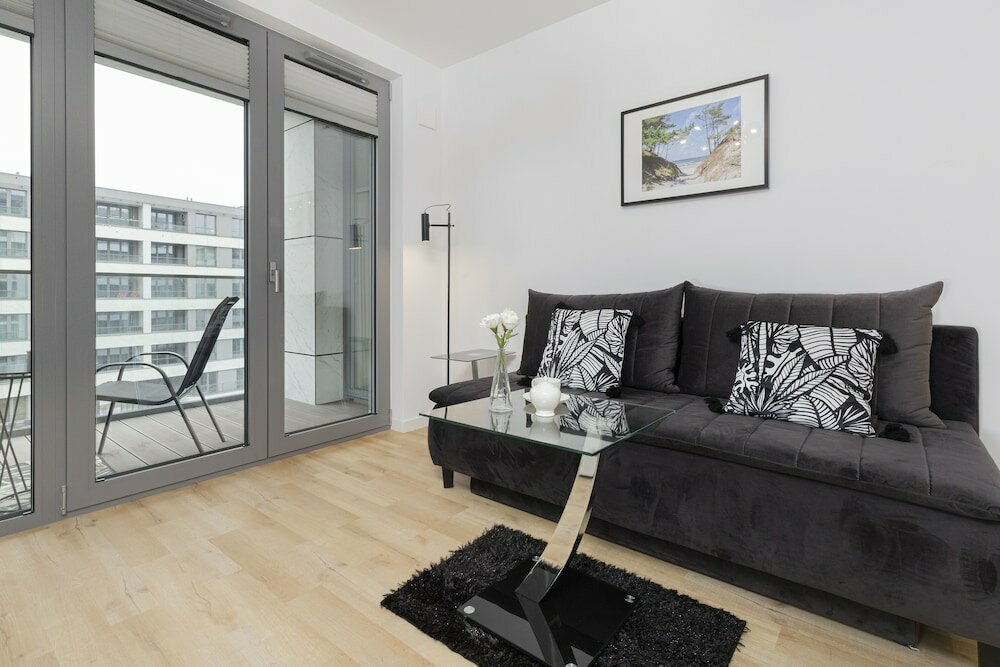 Obrońców Wybrzeża Gdynia by Renters