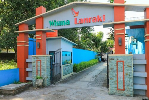 Wisma Lanraki, Rezervați Pensiune Hoteluri în Sulawesi cu parcare, Parcare
