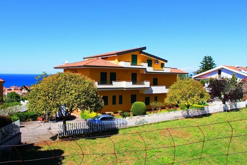 Casa Vacanze del Sole, Забронировать Апартаменты/квартира Отели Бривади с парковкой, Парковка
