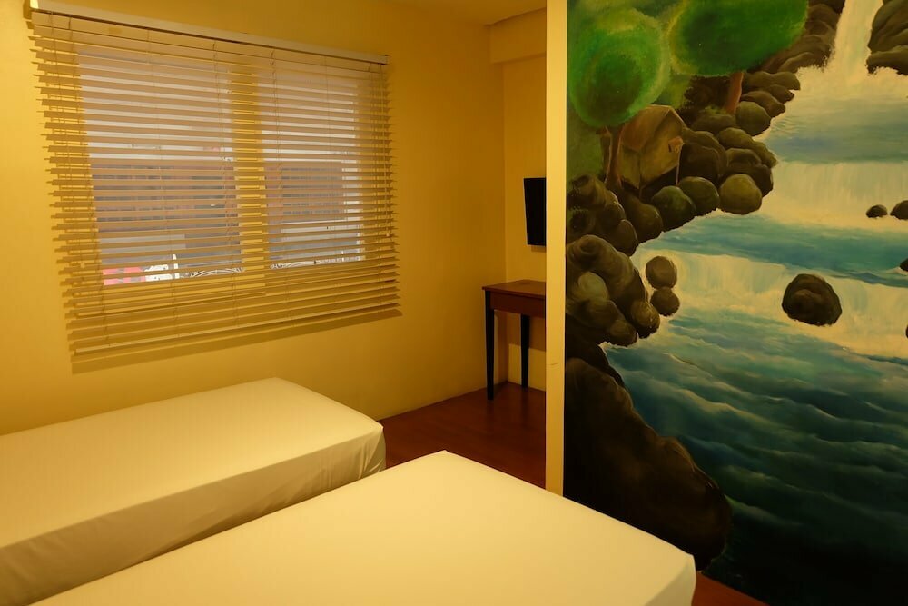 Amorsolo Mansion Apartments And Suites
