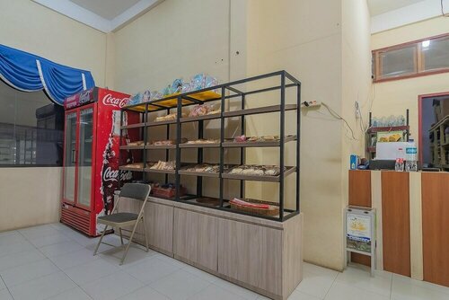 RedDoorz Plus @ Bukit Cinta Street, Rezerwuj Hotel Hotele w Kalimantan z parkingiem, Parking