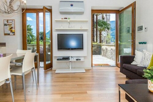JOIVY Lake Como Waterfall House, Забронировать Апартаменты/квартира Отели Фаджето-Ларио с бассейном, Бассейн