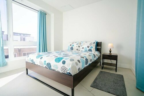 Minimalist & Alluring Condo, Walk to Mile High, Забронировать Апартаменты/квартира Отели Денвера с парковкой, рядом с Аквариум Даунтаун, Парковка