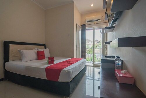 RedDoorz near E Walk Mall Balikpapan, Book Hotel Hotels in Kalimantan with Parking, Parking