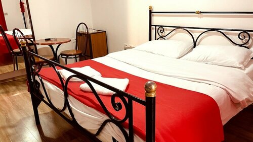 Hotel Drinos, Забронировать Отель Отели Тираны с парковкой, рядом с Tanners' Bridge, Парковка