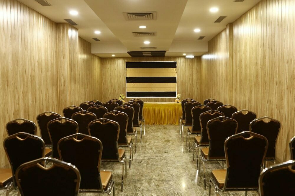Hotel Di Arch Lucknow