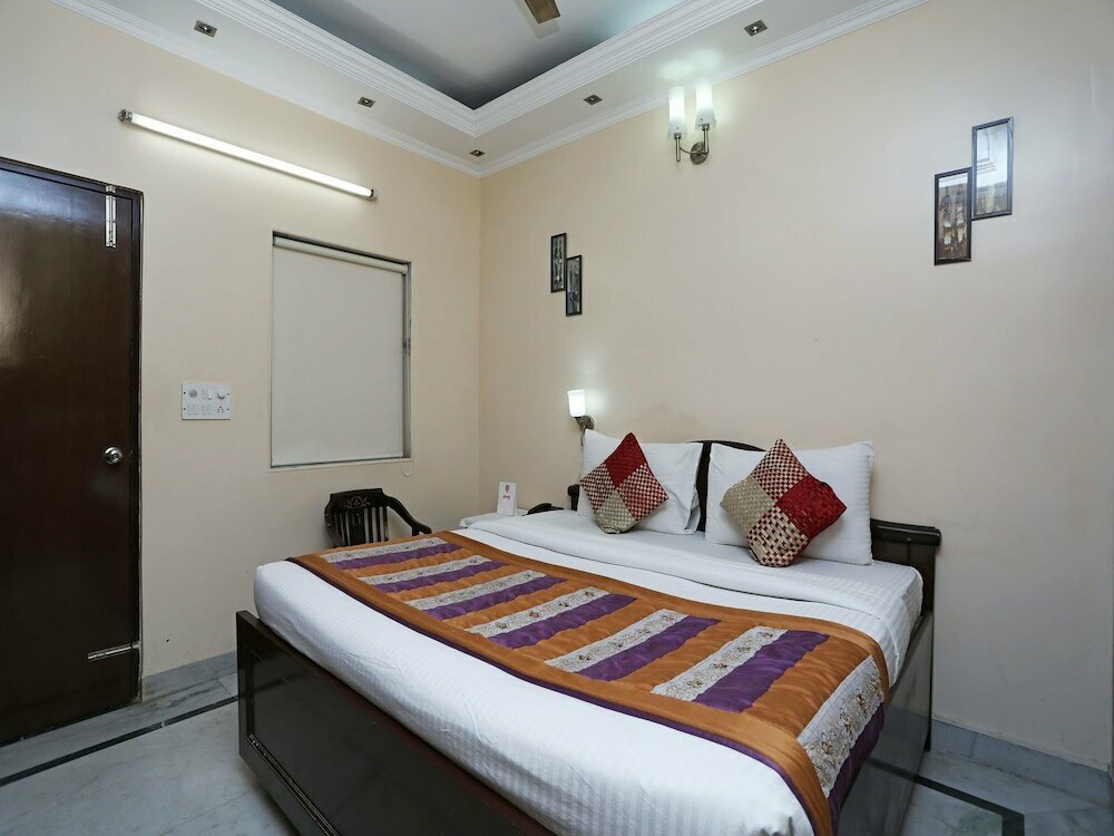Oyo Hotel Sands Inn Near Bestech Central Square Mall