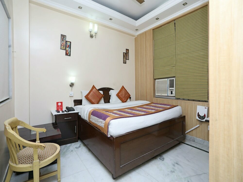 Oyo Hotel Sands Inn Near Bestech Central Square Mall