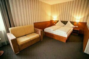 Premium Hotel Bacero Wrocław, Забронировать Отель Кжики Вроцлав, рядом с Wrocław Horse Racing Track