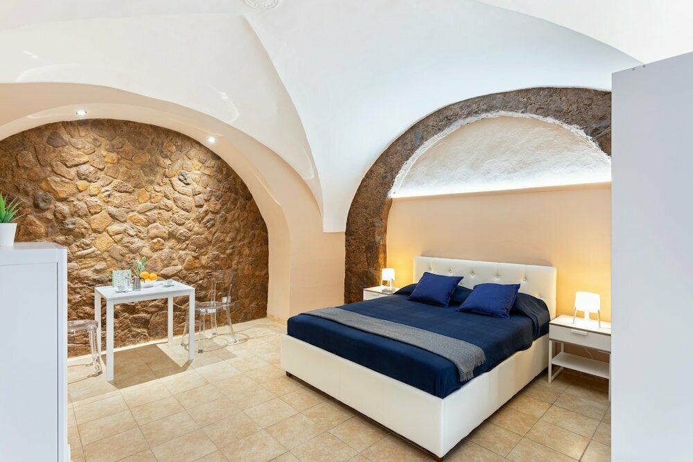 Cerami Studio Flat