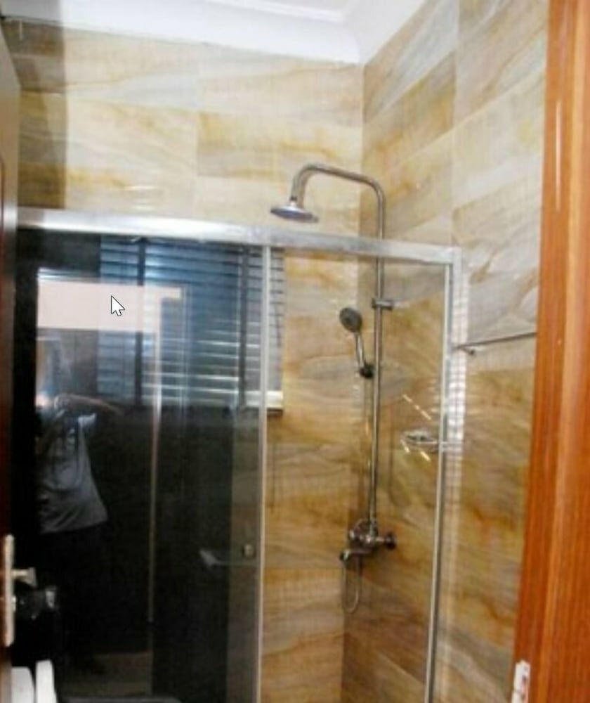 Ivon Suites