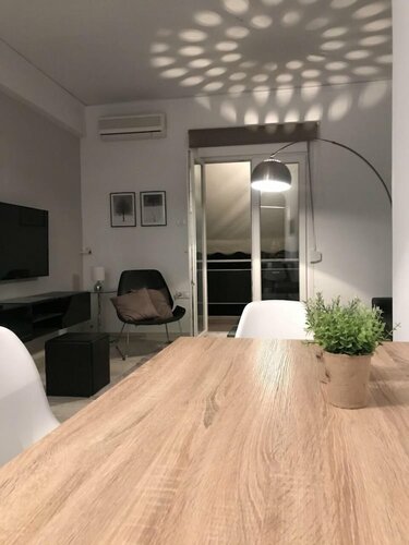 Renovated minimal aptm next to metro, Забронировать Дом для отпуска Palaio Psychiko Афины