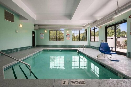 Wingate by Wyndham High Point Greensboro Airport South, Забронировать Отель Отели Хай-Пойнта с парковкой, Парковка