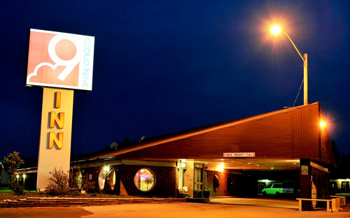 Cloud 9 Inn, Забронировать Отель Уайткорт Альберта