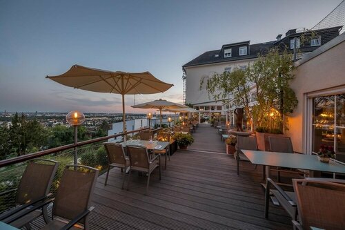 Hotel Schöne Aussicht, Забронировать Отель Берген-Энкхайм Франкфурт-на-Майне