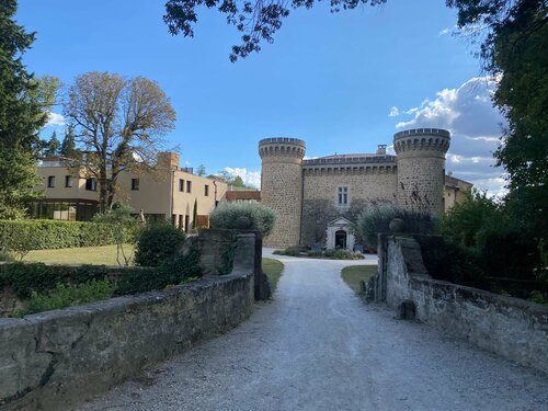 Chateau De Massillan, Book Hotel Hoteller i Rhône-Alps med parkering, Parkering