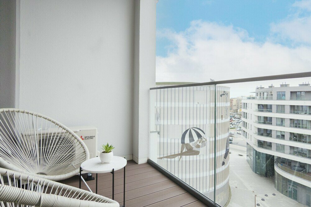 Obrońców Wybrzeża Gdynia by Renters