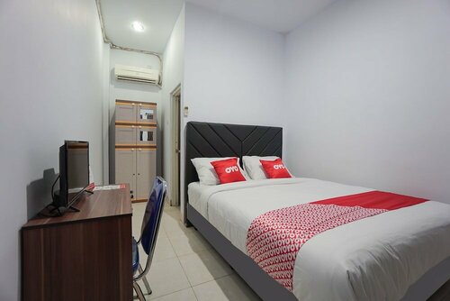 Putri Kesia Rooms, Rezervați Hotel Hoteluri în Sulawesi cu parcare, Parcare