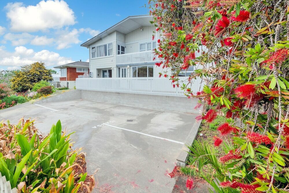Sunny Three Bedroom Pakuranga Delight