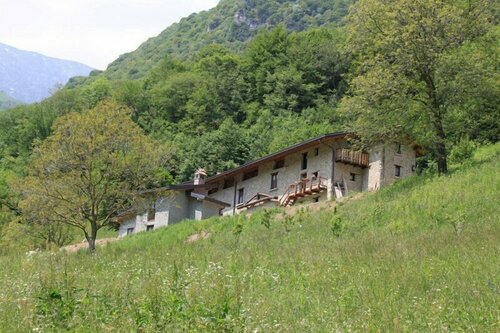 Agriturismo ai Grassi e Lunghi, Забронировать Отель Пиани-ди-Боббио Лекко