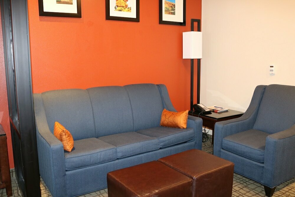 Comfort Suites
