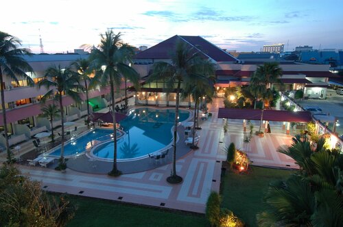 Kapuas Palace Pontianak Hotel, Book Hotel Hoteller i Kalimantan med pool, Swimmingpool