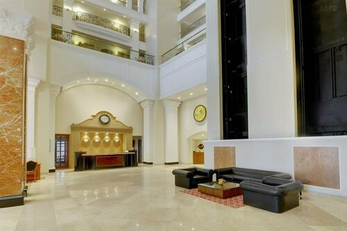 Lemon Tree Premier “The Atrium” Ahmedabad, Забронировать Отель Отели Ахмадабад с бассейном, Бассейн