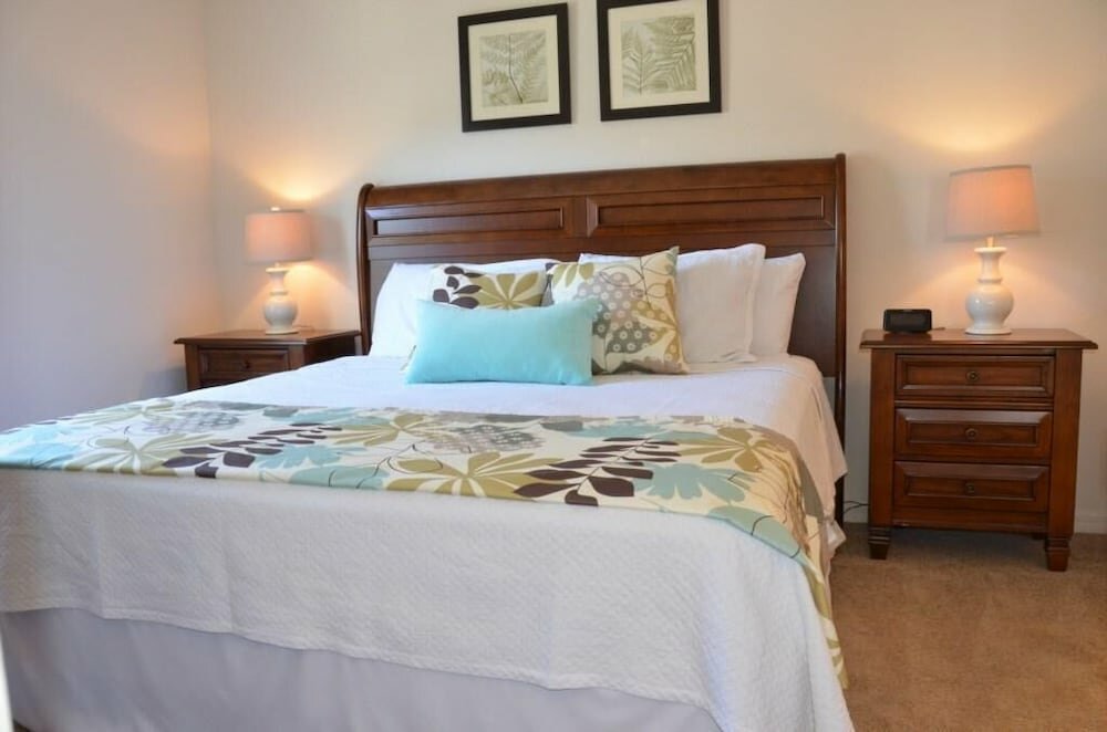 Villa Universal - Lucaya Village 4 Bedroom Apartment
