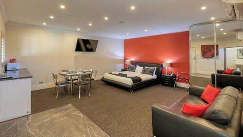 Silver Haven Motor Inn, Забронировать Мини-отель Брокен-Хилл Новый Южный Уэльс, рядом с Железнодорожный и исторический музей Sulphide Street